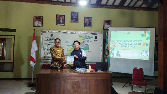TINGKATKAN SISTEM INFORMASI DESA, MAHASISWA KKN UNDIP MELAKUKAN OPTIMALISASI WEBSITE DESA MENGGUNAKAN PRINSIP “ALIF (ADAPTIF, LENGKAP, INFORMATIF, DAN FAKTUAL)”
