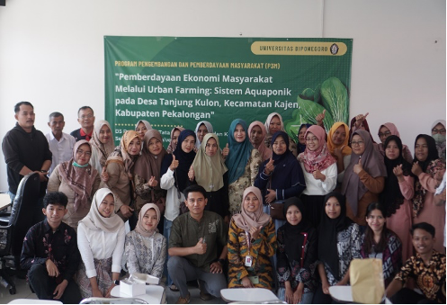 PENGEMBANGAN DAN PEMBERDAYAAN MASYARAKAT MELALUI PENGOLAHAN PRODUK AQUAPONIK (JUICE DAN KERIPIK PAKCOY)