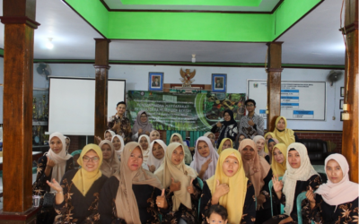 PTRWK Kampus Pekalongan Mengajak Warga Desa Tanjung Kulon Untuk Memanfaatkan Lahan Kosong Di Halaman Rumah